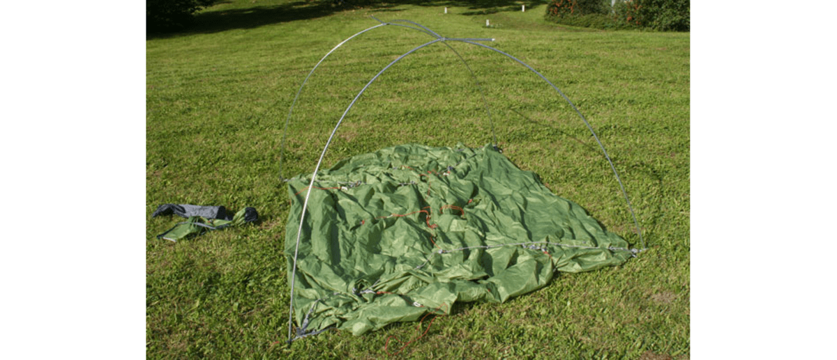 Gestänge darüber aufstellen