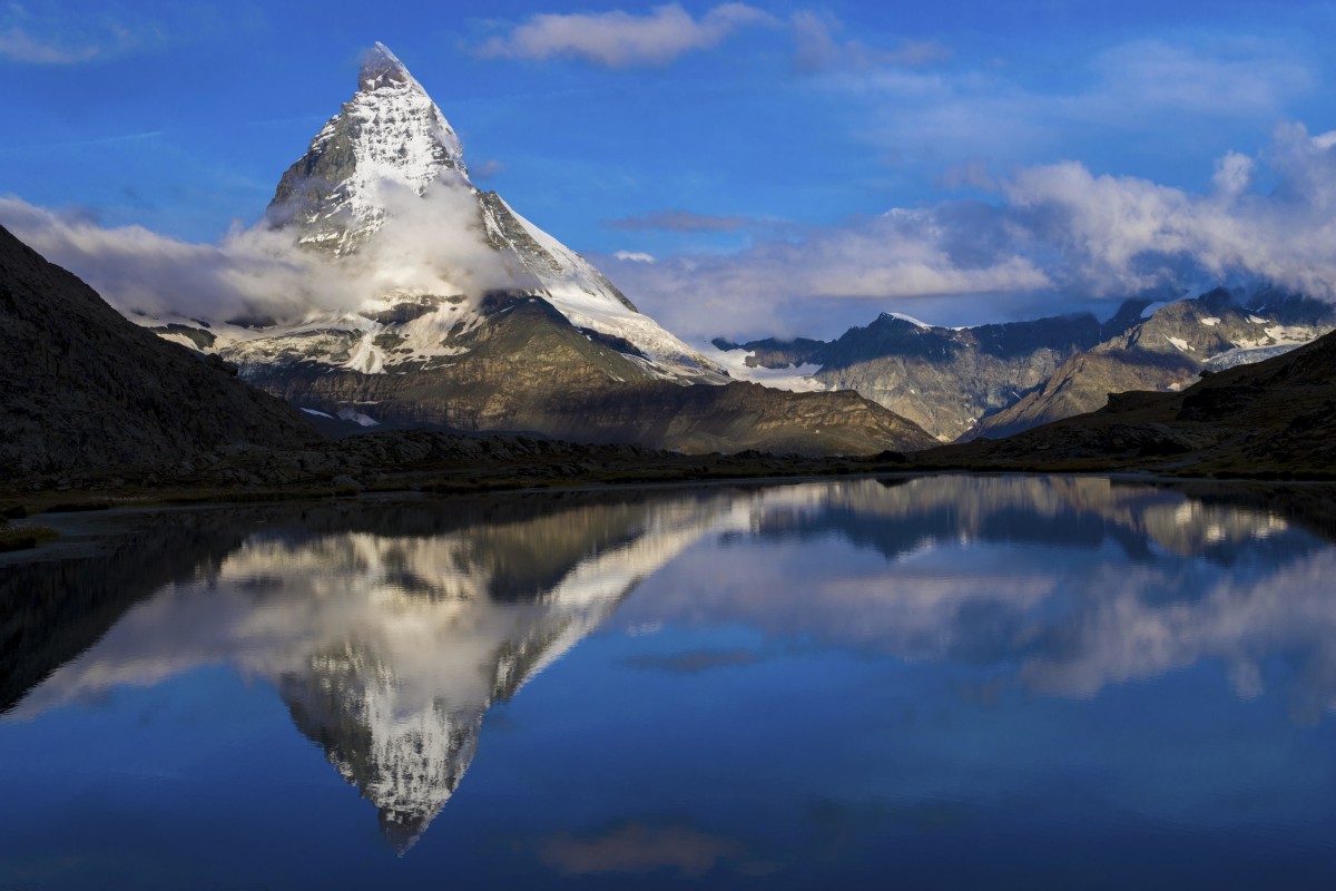 <p><strong>45 Gipfel über 4000 Meter</strong> gibt es im Wallis. Die Kulisse aus majestätischen Viertausendern formt ein Panorama, das seinesgleichen sucht. Der bekannteste 4000er ist wohl das Matterhorn.</p>