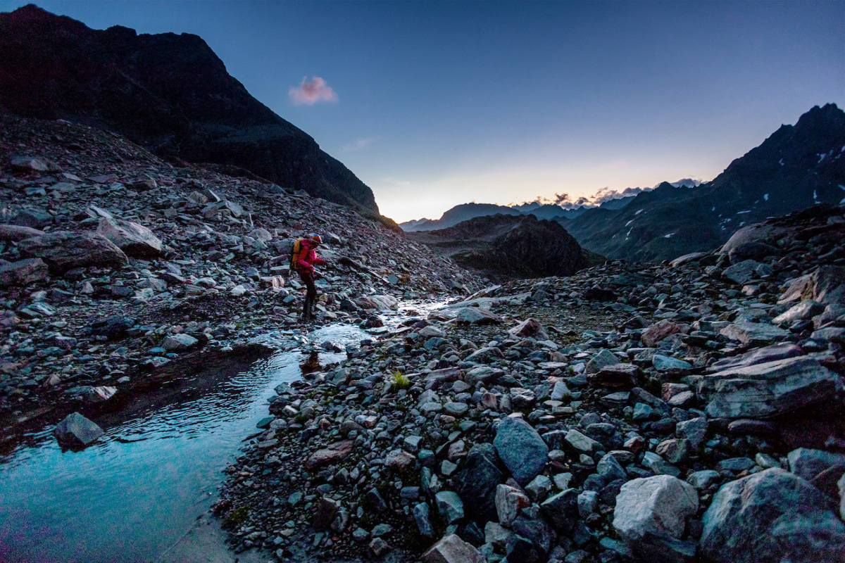 <p>Mit dem ersten Licht des Tages verlassen wir den Wanderweg am Litznersattel.</p>