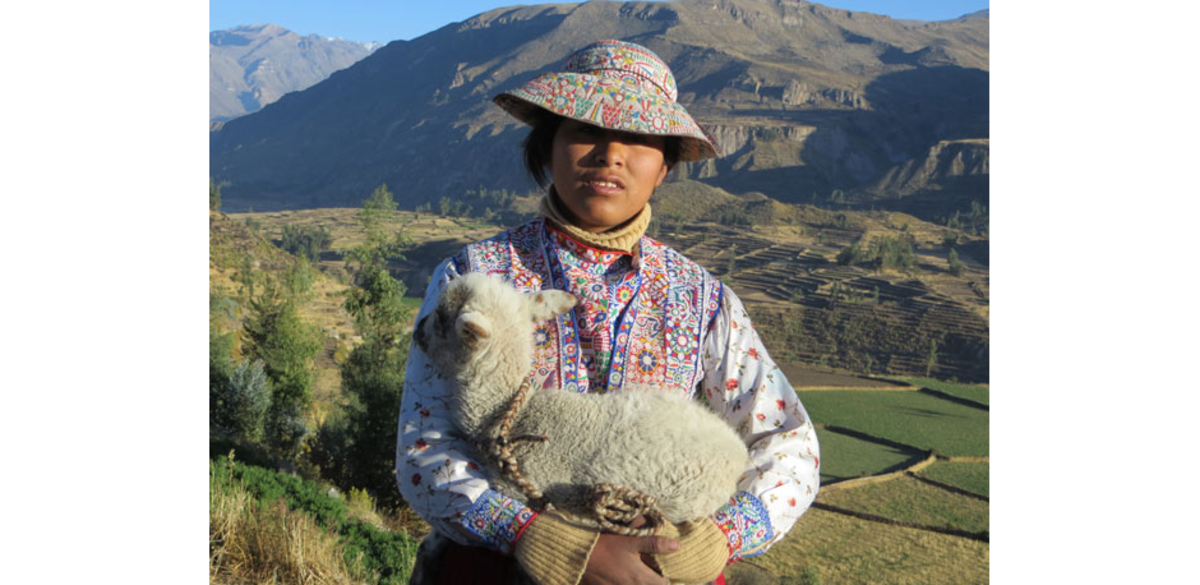 Inka Trek: Bäuerin mit Schaf