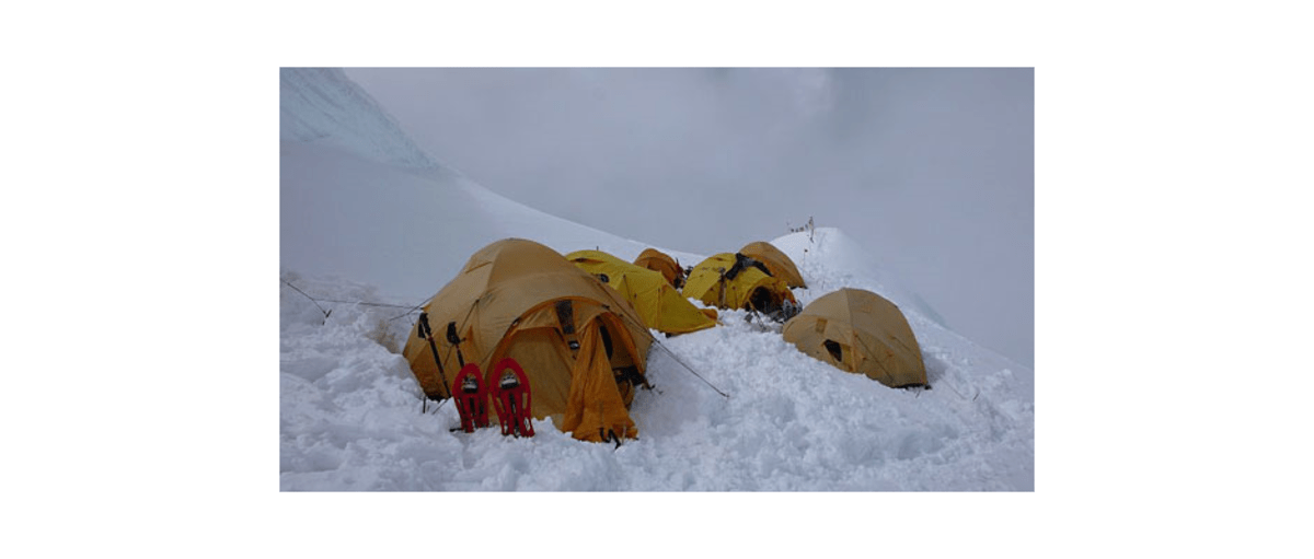Lager II im schlechter werdenden Wetter