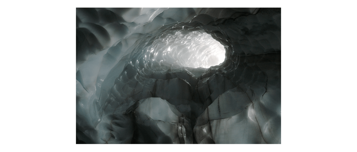 Im Inneren der Eishöhle