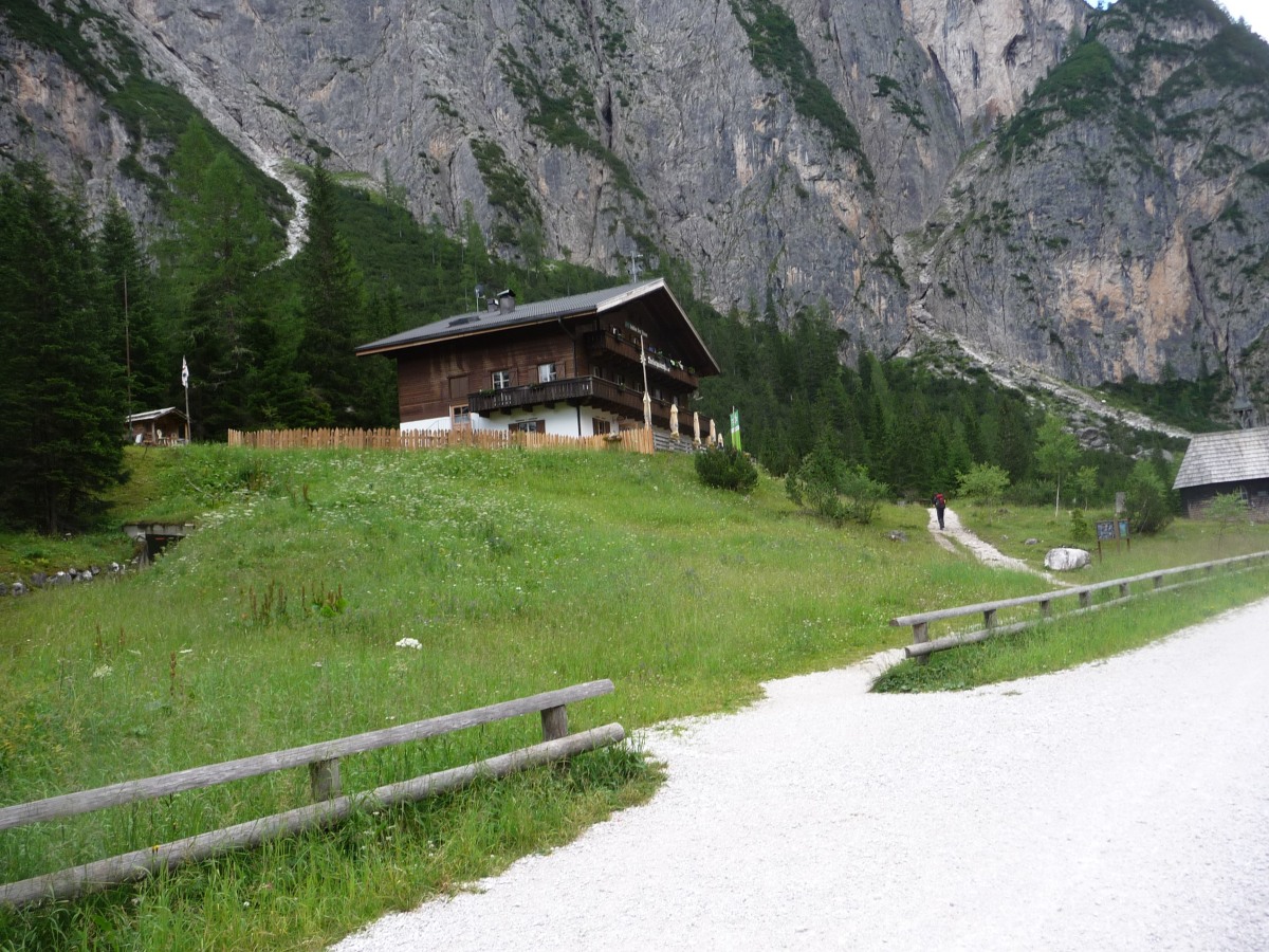 Dreischusterhütte, Höhe von 1.626m im Talschluss des Innerfeldtales