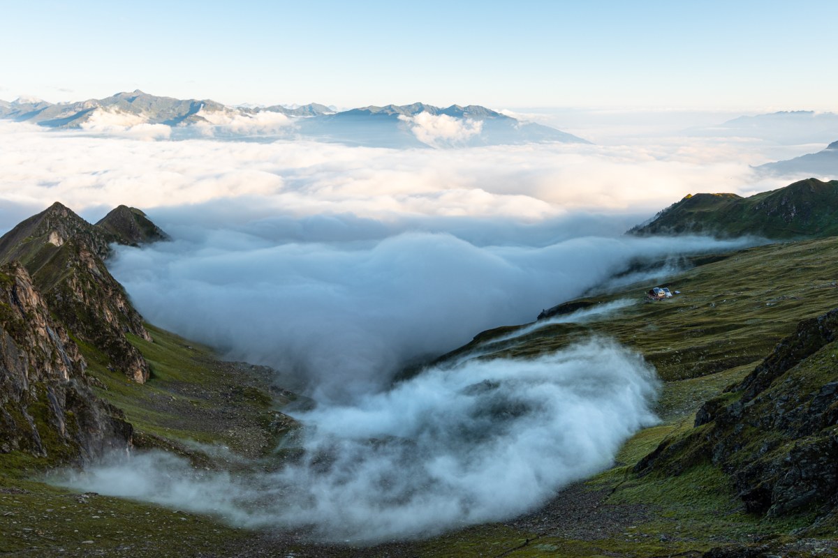<p>Blick auf die Edelhütte. Unter dem Nebel: Mayrhofen.</p>