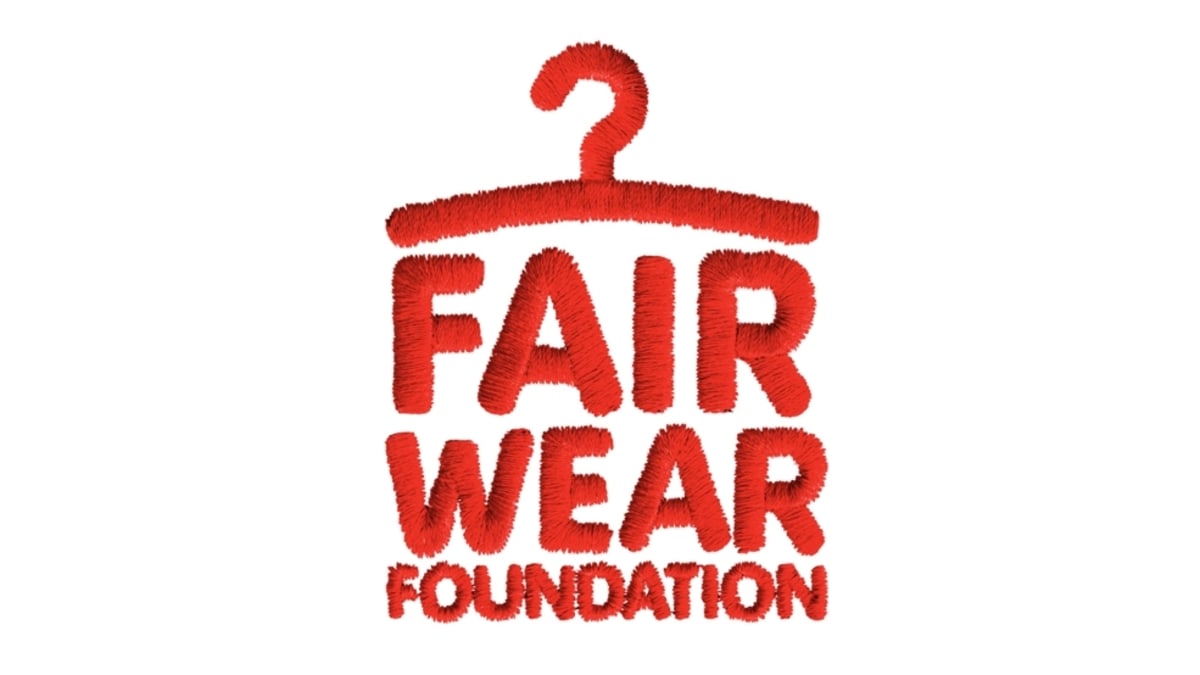 <p>Ziel der NGO sind faire und sichere Arbeitsbedingungen entlang der gesamten Lieferkette in der Textilindustrie. In dieser Hinsicht ist es derzeit das wichtigste Siegel auf dem Markt. <a href="https://www.fairwear.org/" rel="nofollow" target="_blank">fairwear.org</a></p>