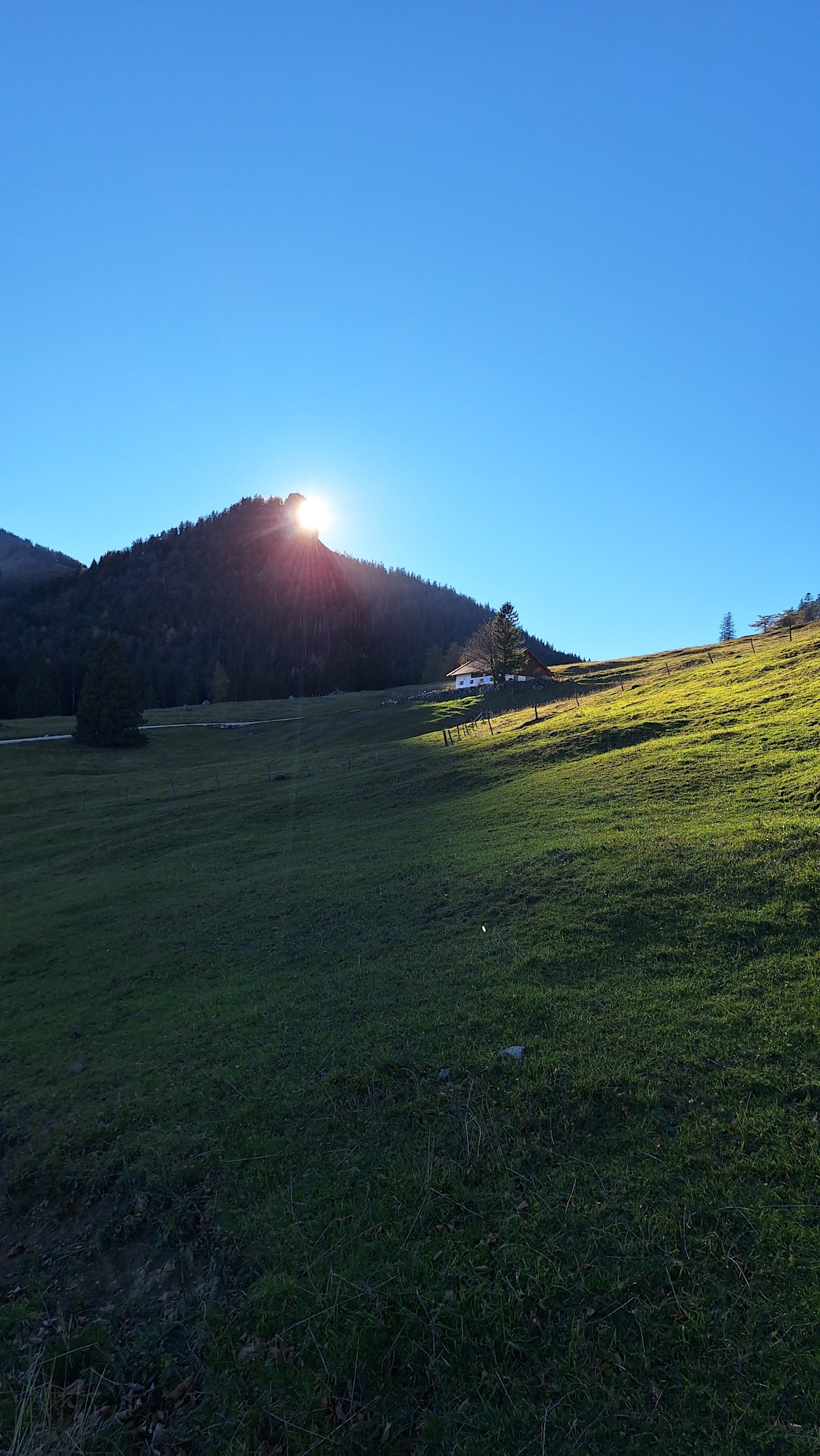 Letzte Sonnenstrahlen am Staffen