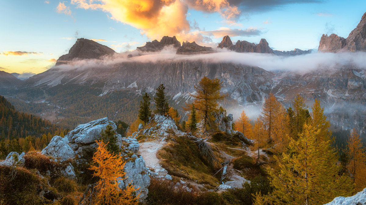 Goldener Herbst bei den Cinque Torri