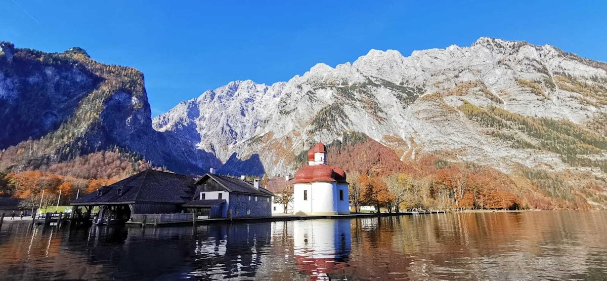 Herbststille am Königssee - Wo Himmel und Berg eins werden