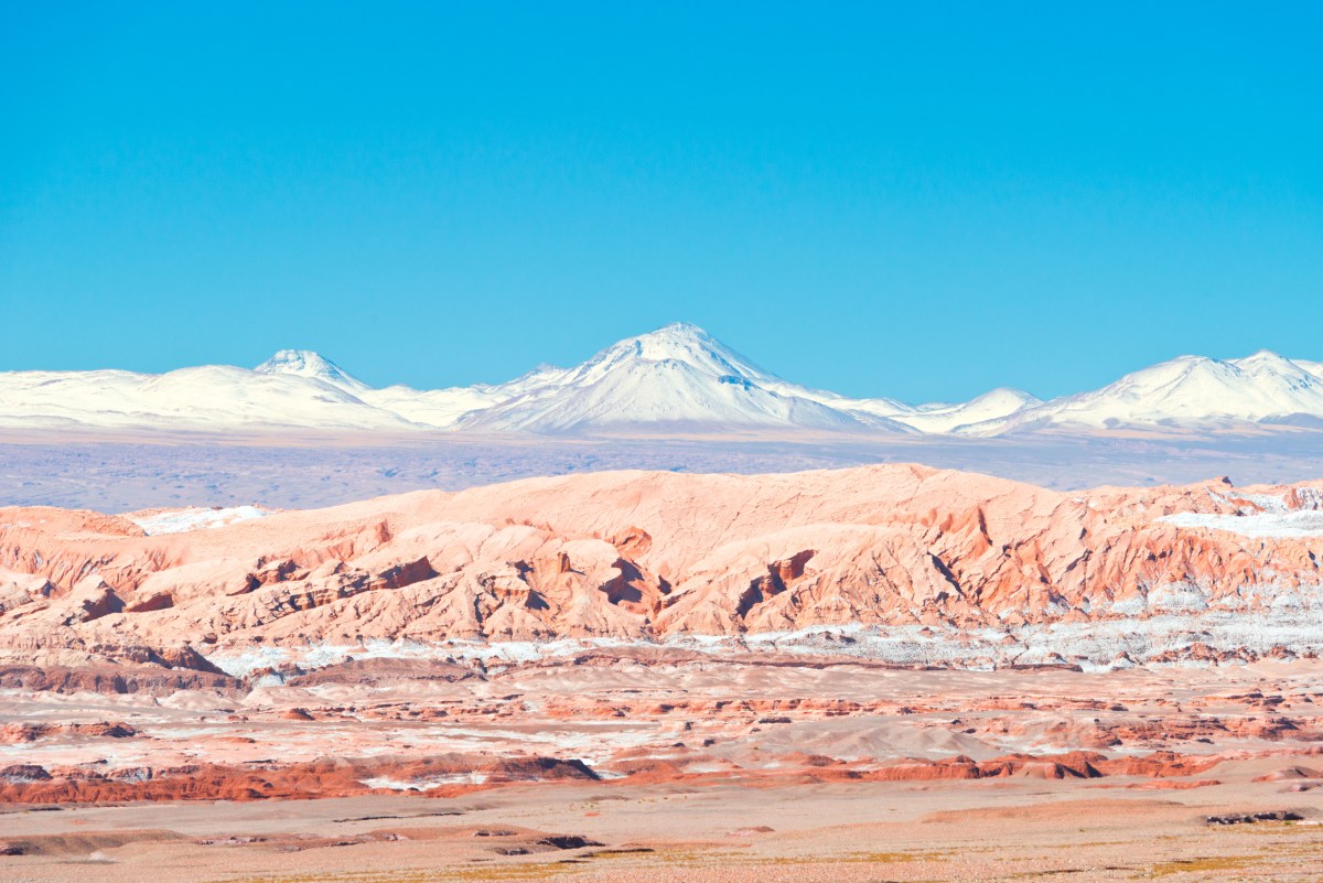 Neuschnee über der Atacama-Wüste