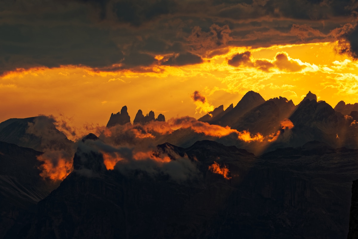 Feuer über den Dolomiten
