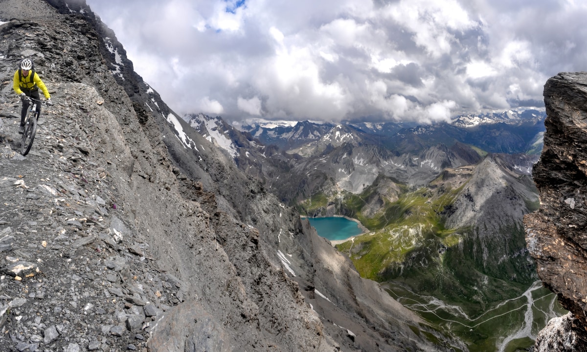 ausgesetzte Abfahrt vom höchsten 'Wandergipfel' der Alpen