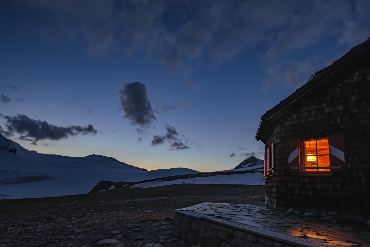 Oberwalder Hütte im Abendlicht