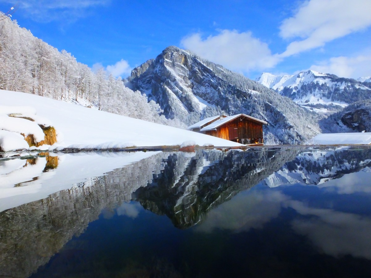 Berghütte im Tiefschnee