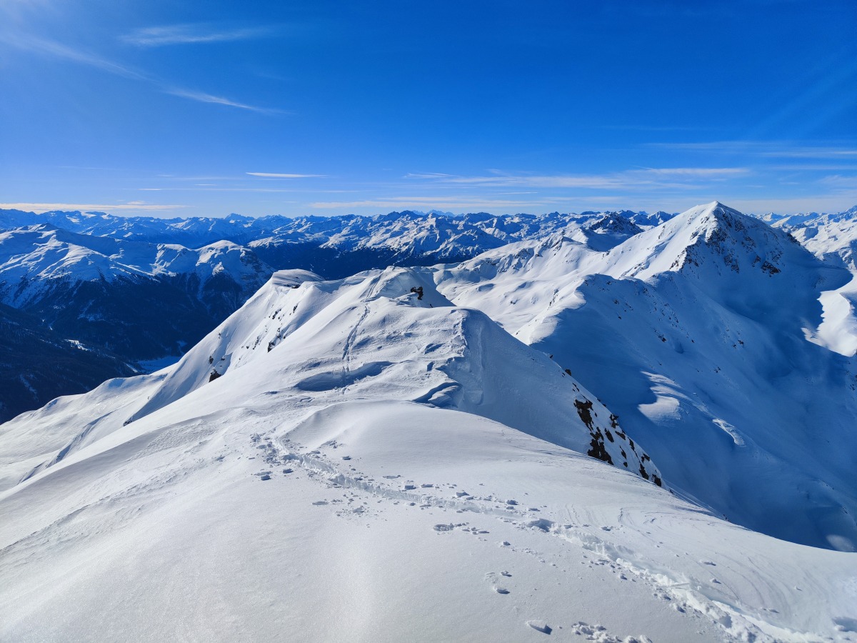 Spuren am Grad zwischen Südtirol und Österreich