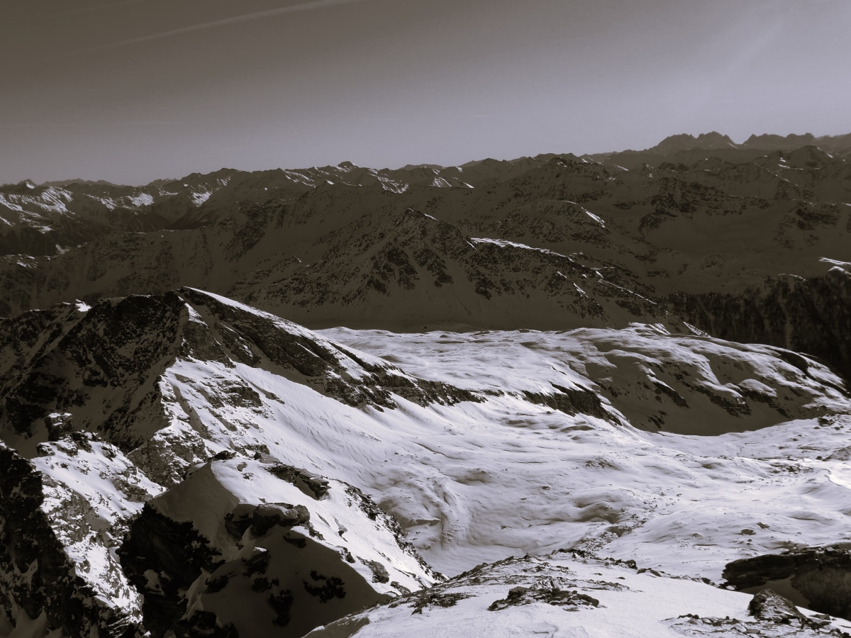 Sadniggruppe in Schwarz/Weiß