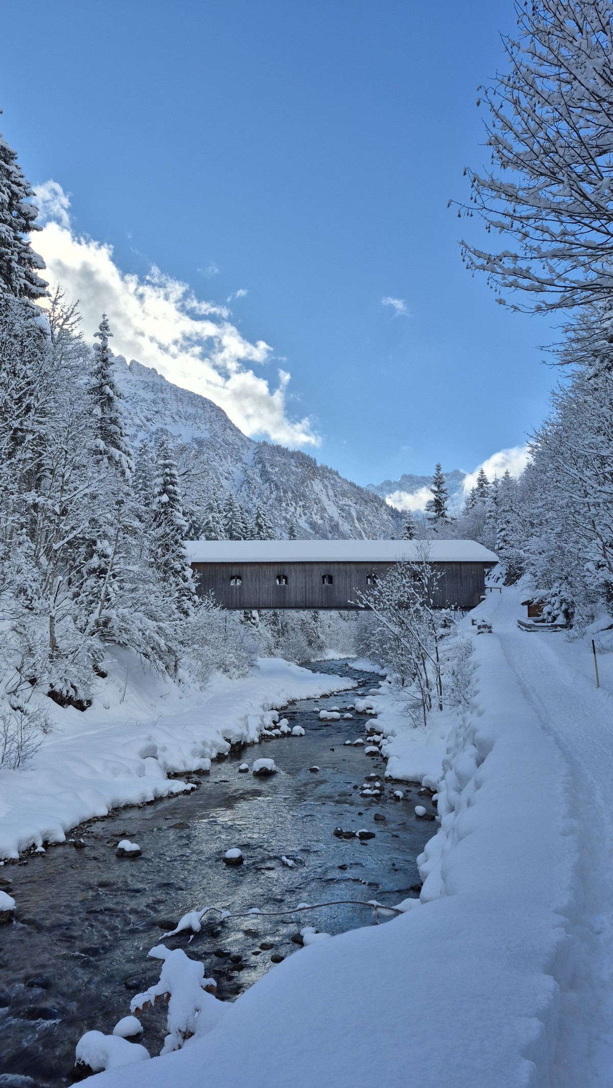 Wanderweg an der Breitach im Kleinwalsertal