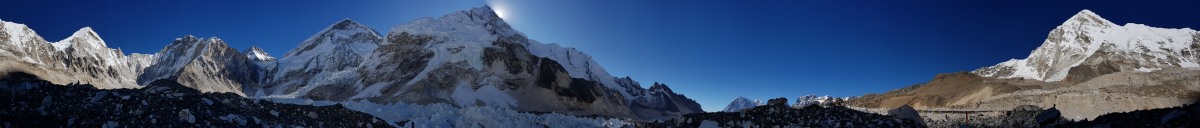 Sonnenaufgang über dem Everest-Basecamp