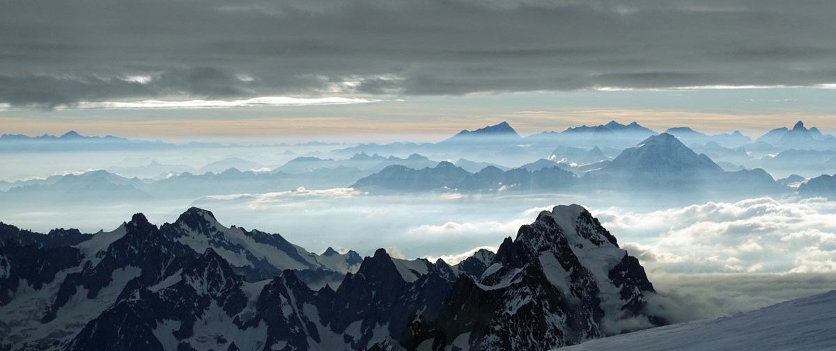Blick vom Mont Blanc Richtung Walliser Riesen