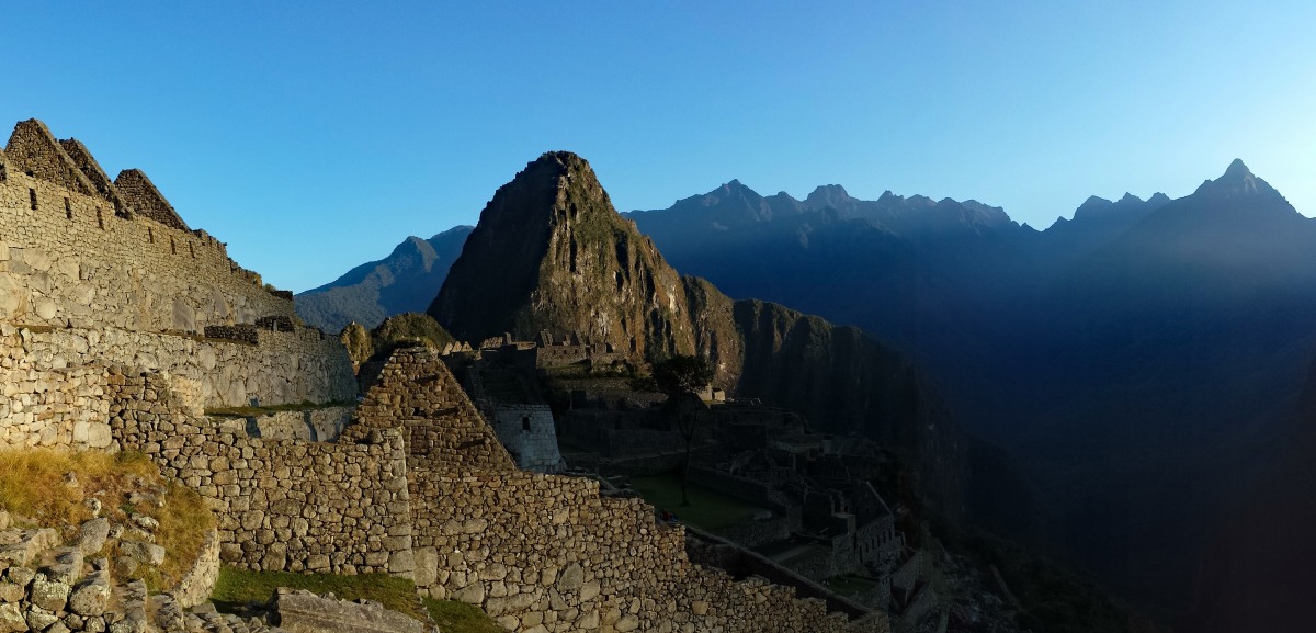 Sonnenaufgang über Machu Picchu
