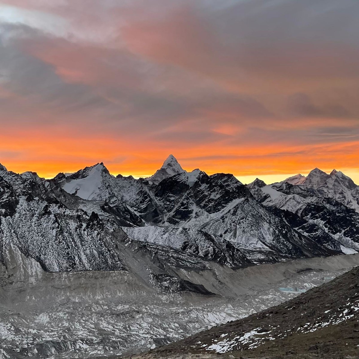 Sonnenaufgang über dem Himalaya Gebirge