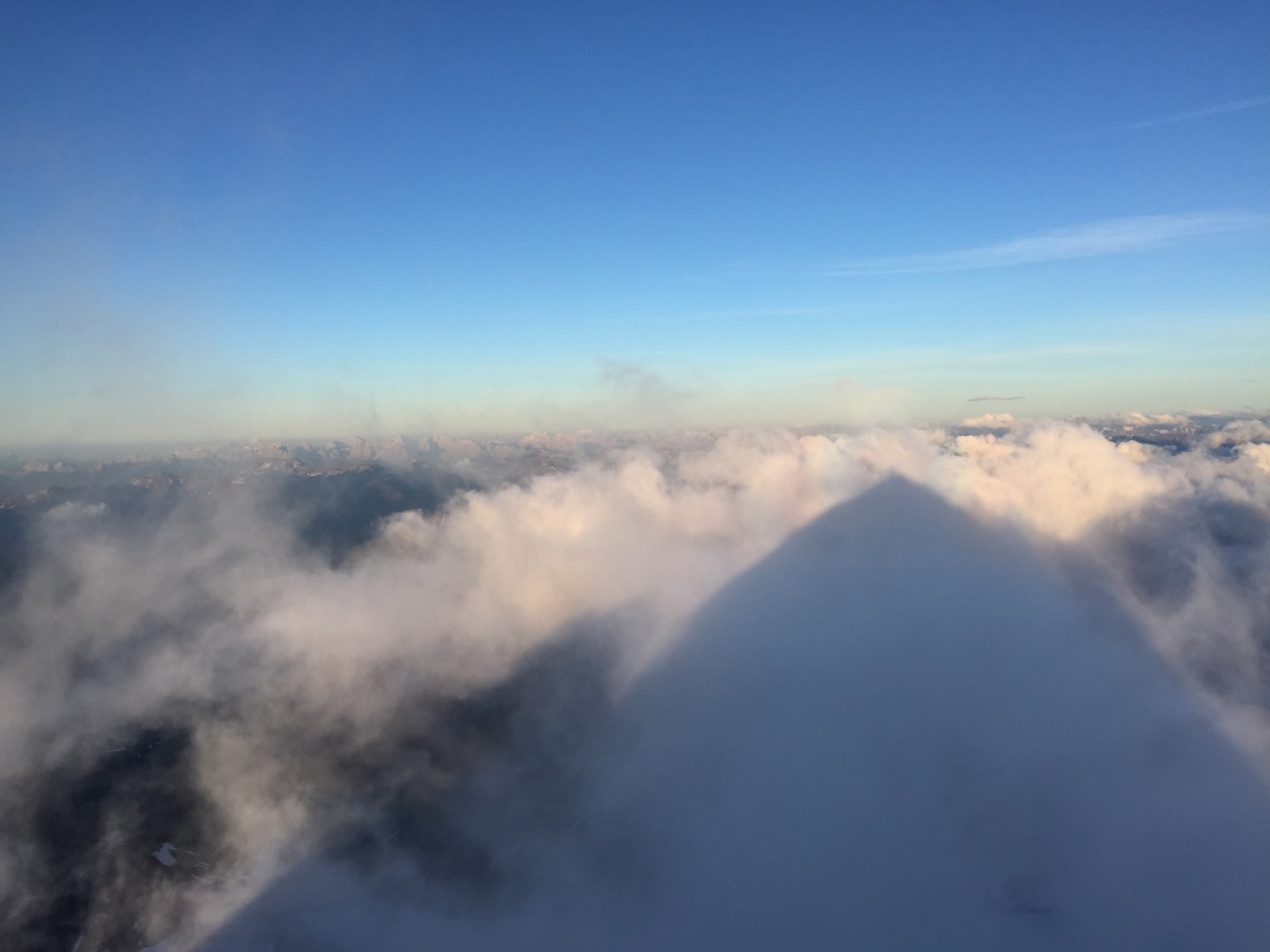 Schatten des Großglockner Gipfel in den Wolken