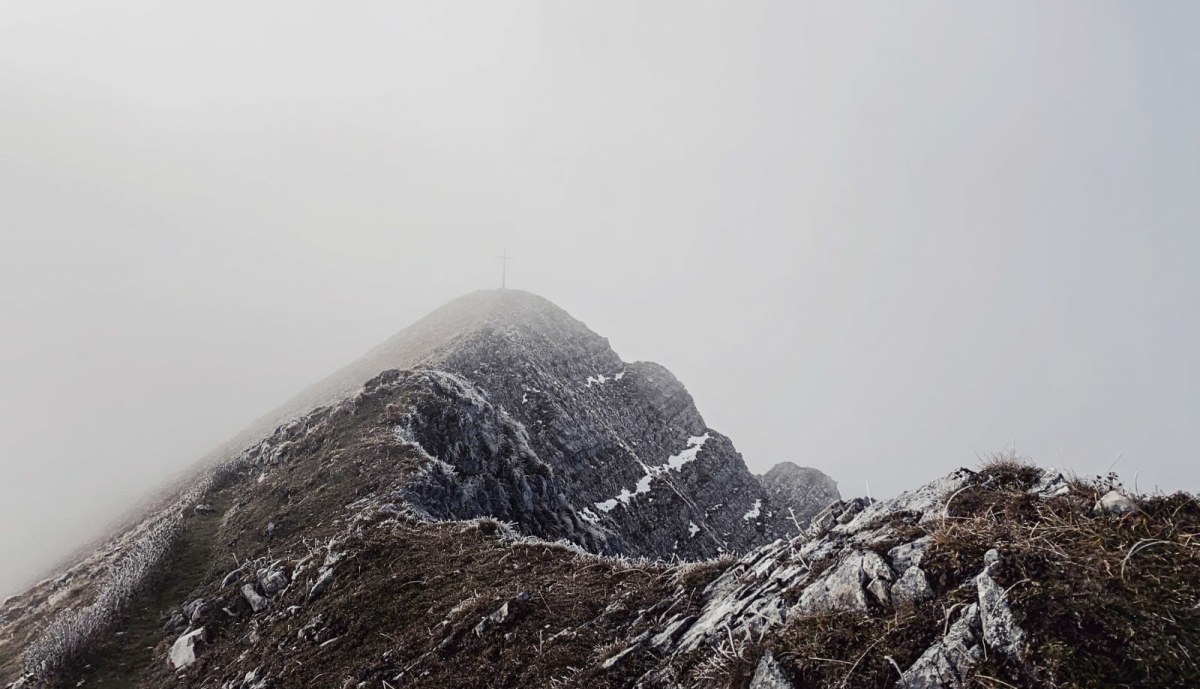 Brunnsteinspitze im Nebel