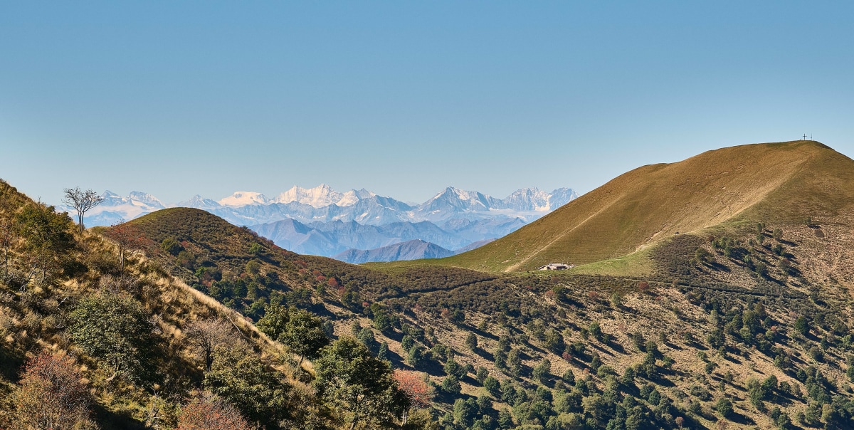 Blick vom Alpe di Tremezzo zum Monte di Tremezzo
