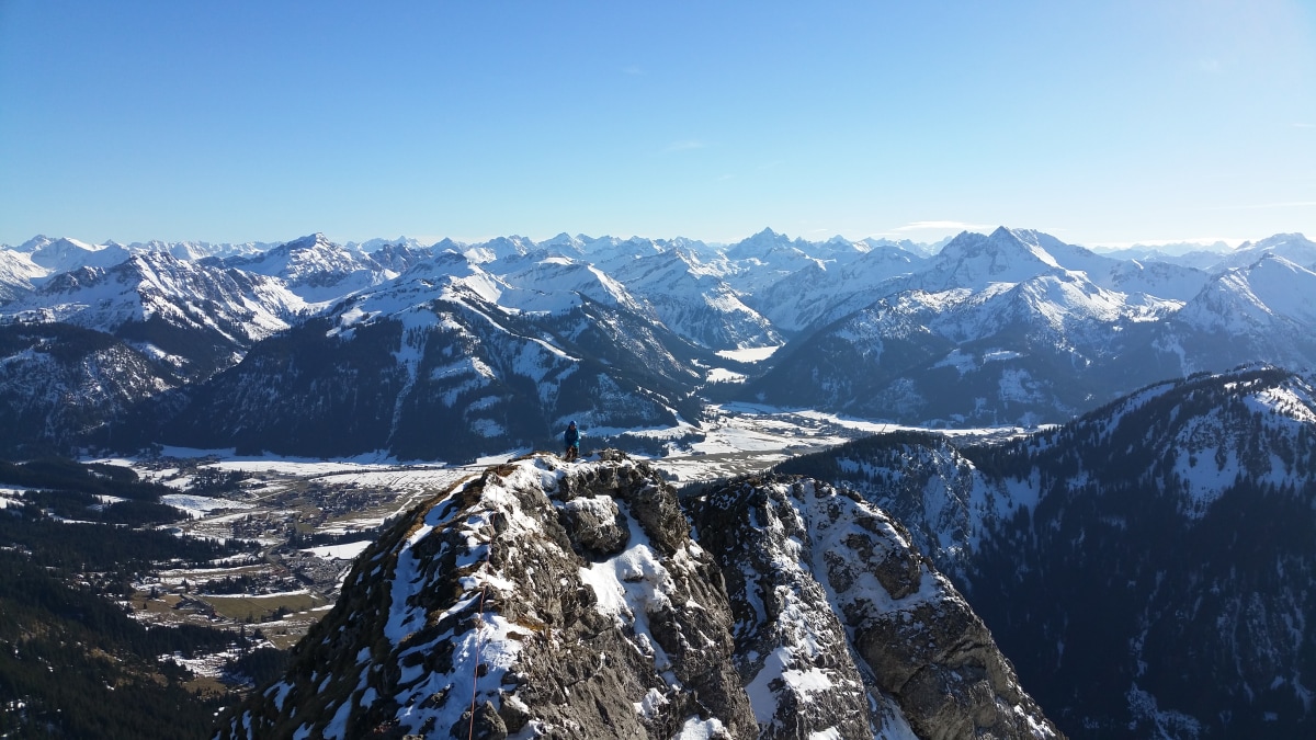 Steiler Grat am winterlichen Aggenstein Südgipfel