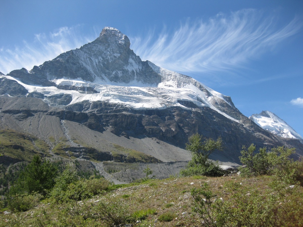 Matterhorn mit Schönwetterwolken