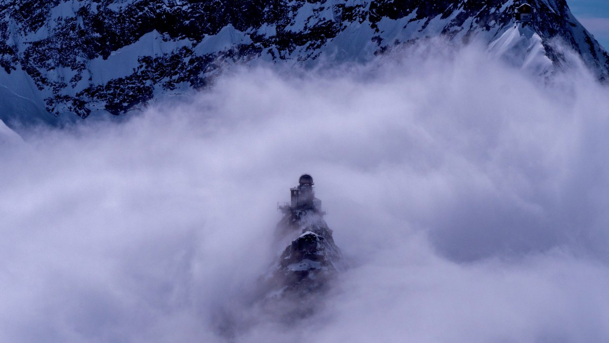 Einsamkeit im Nebelmeer — Sphinx-Observatorium