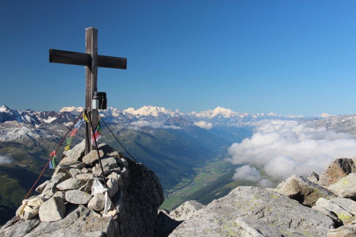 Fernsicht zu den Höchsten der Alpen