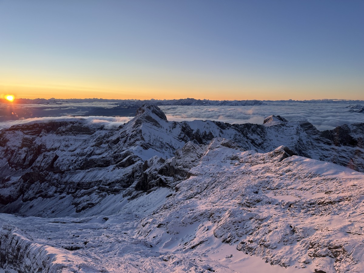 Sonnenaufgang nach Neuschnee auf dem Säntis