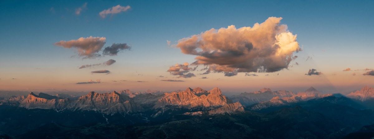 Abend über den Dolomiten