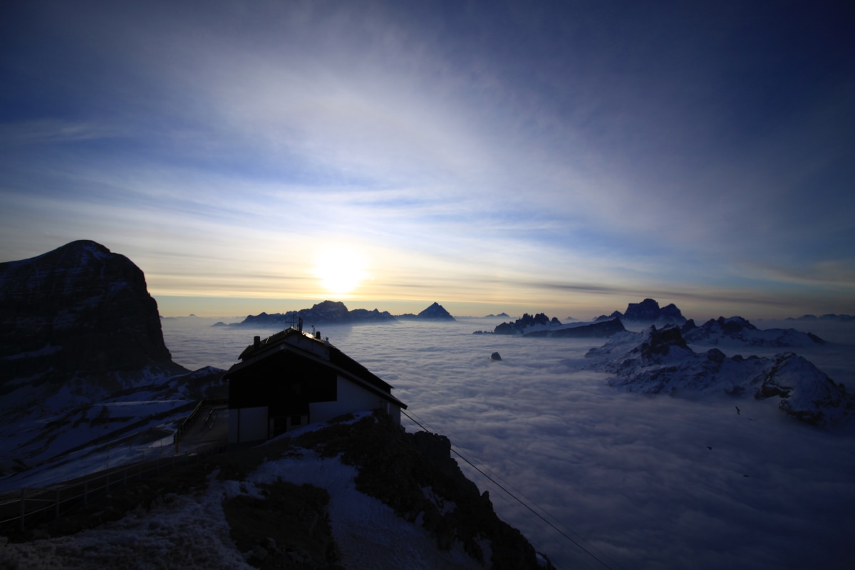 Sonnenaufgang auf der Lagazuoihütte