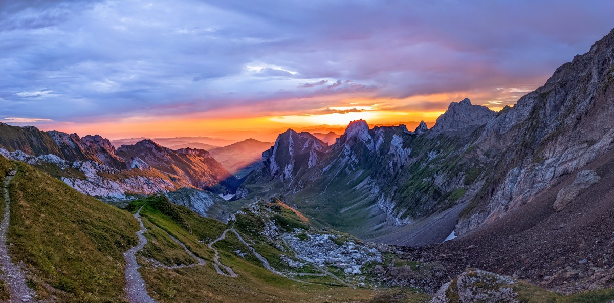 Sonnenaufgang in den Bergen