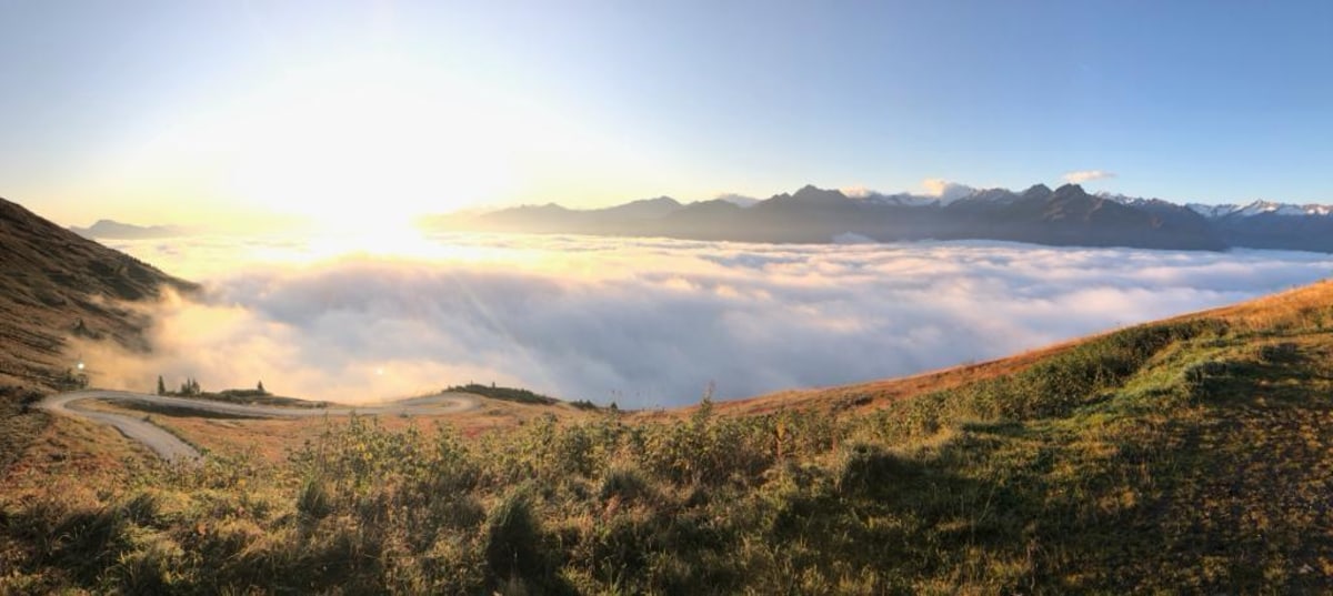 Herbst am Wildkogel. Blick ins nebelverhangene Tal