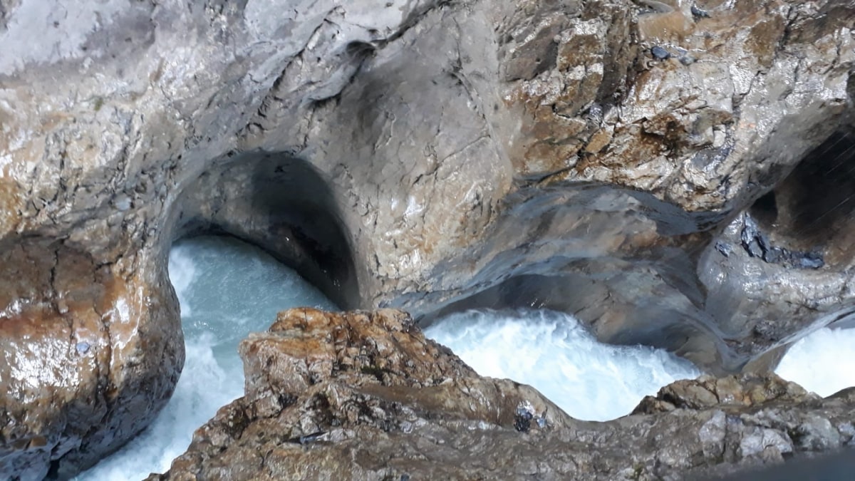 Stehter Tropfen höhlt die Schlucht