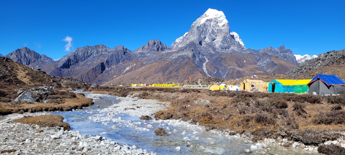 Kleiner Fluss vor dem Ama Dablam Base Camp