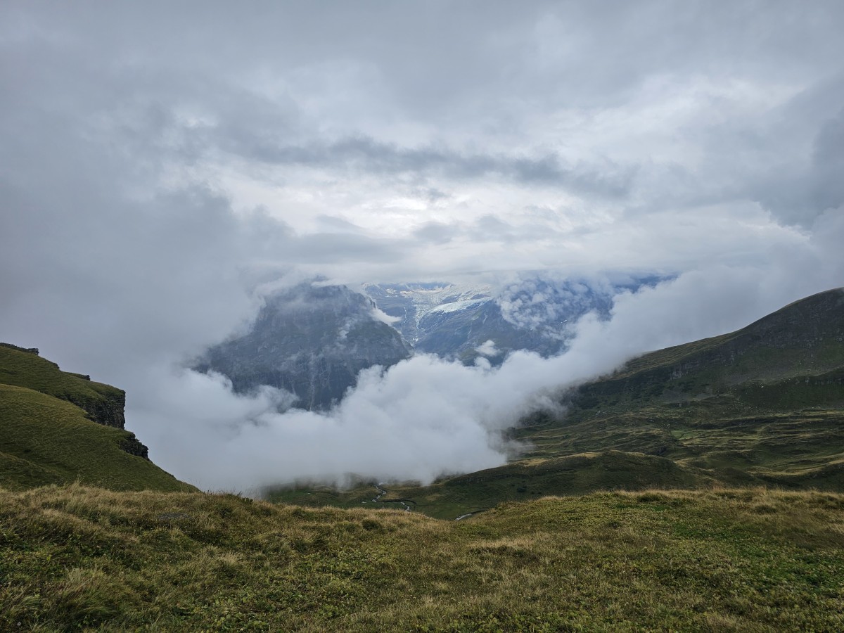 Hangendgletscher im Nebelfenster