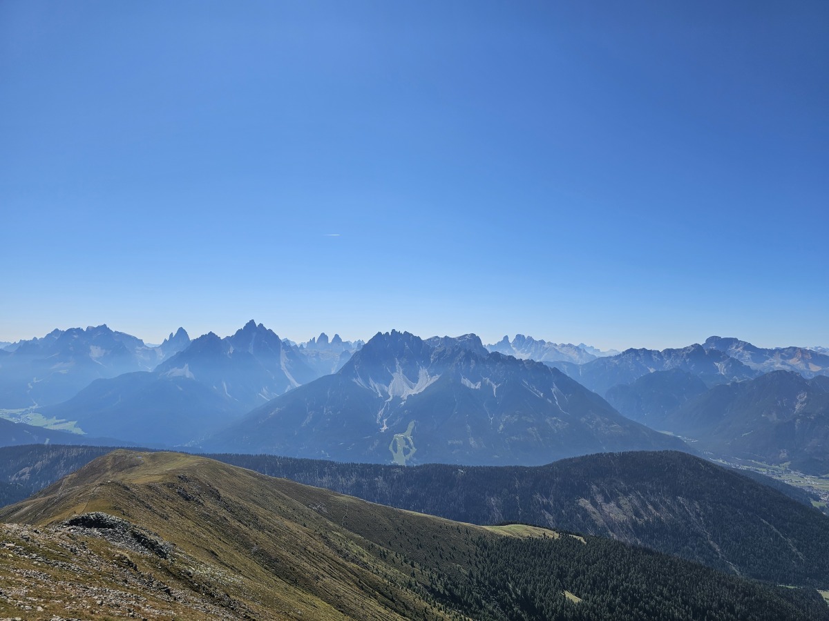 Toblacher Pfannhorn mit Blick auf die Dolomiten