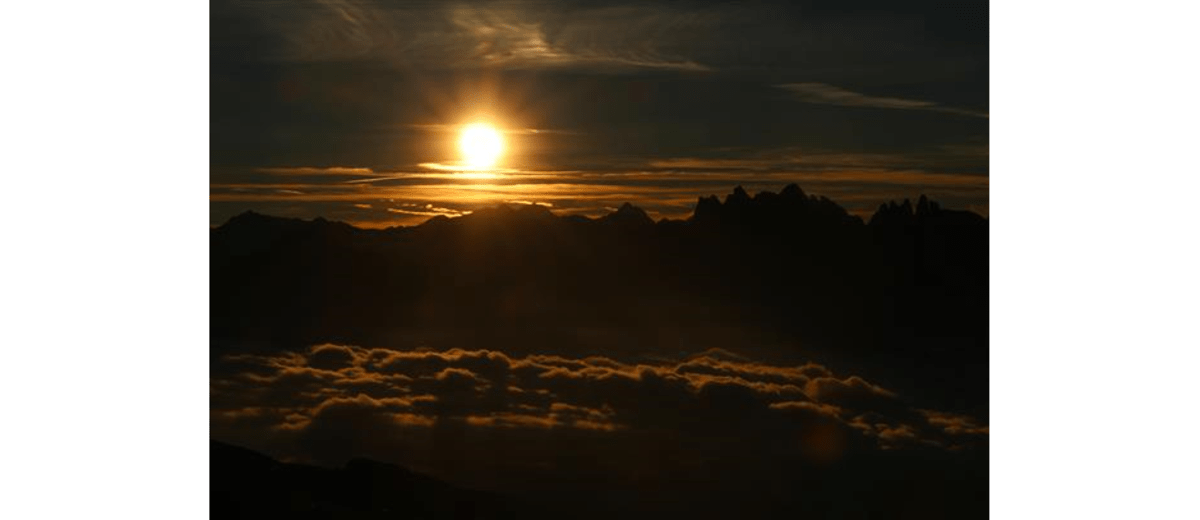 Sonnenaufgang mit Wolkenmeer