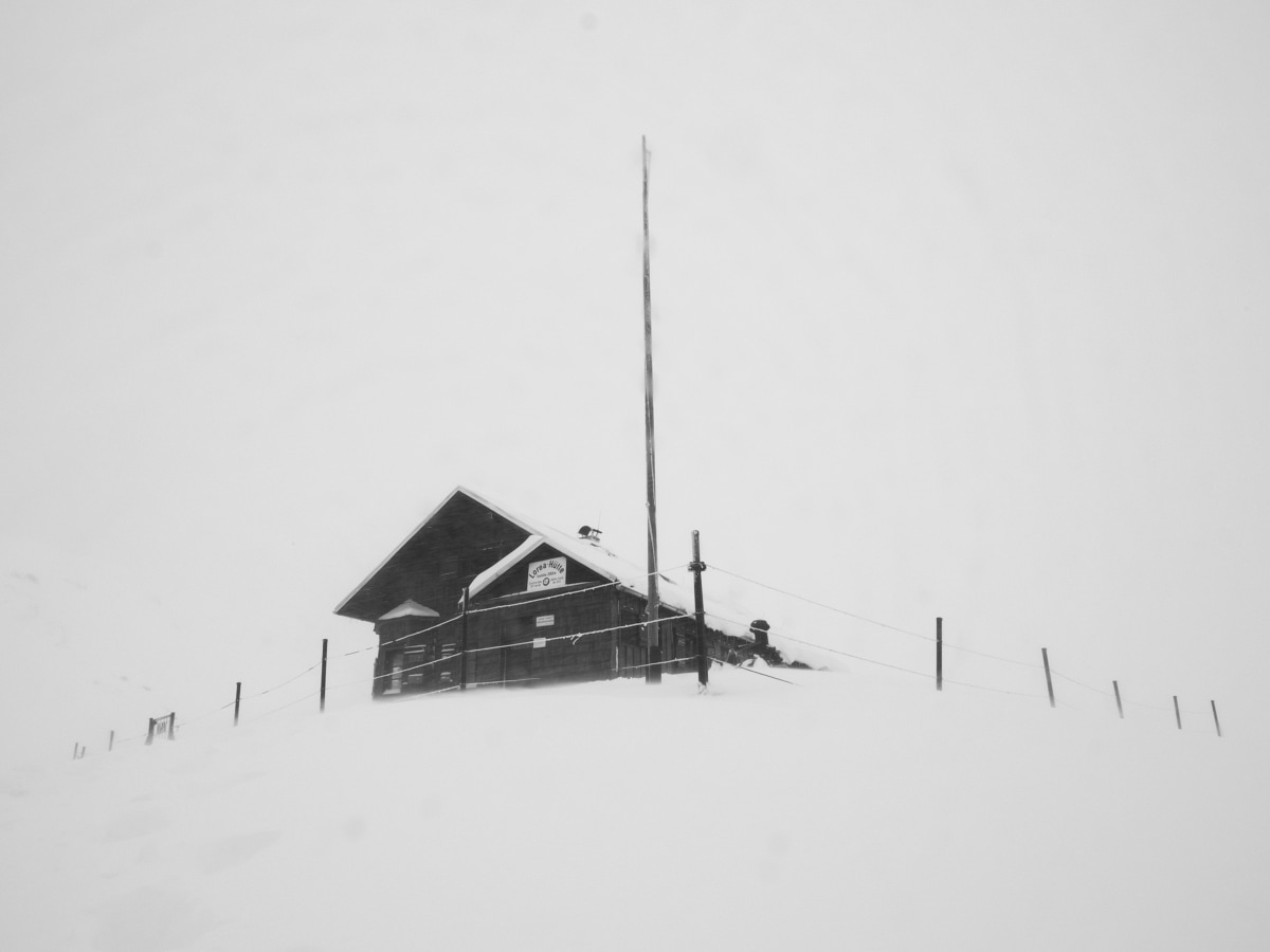 Lorea-Hütte im Schneesturm