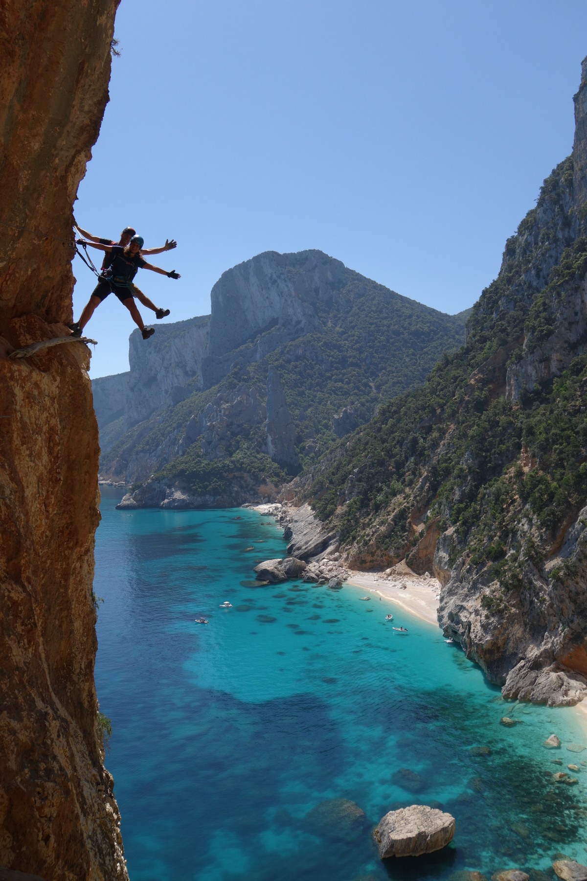 Am Klettersteig über der Bucht