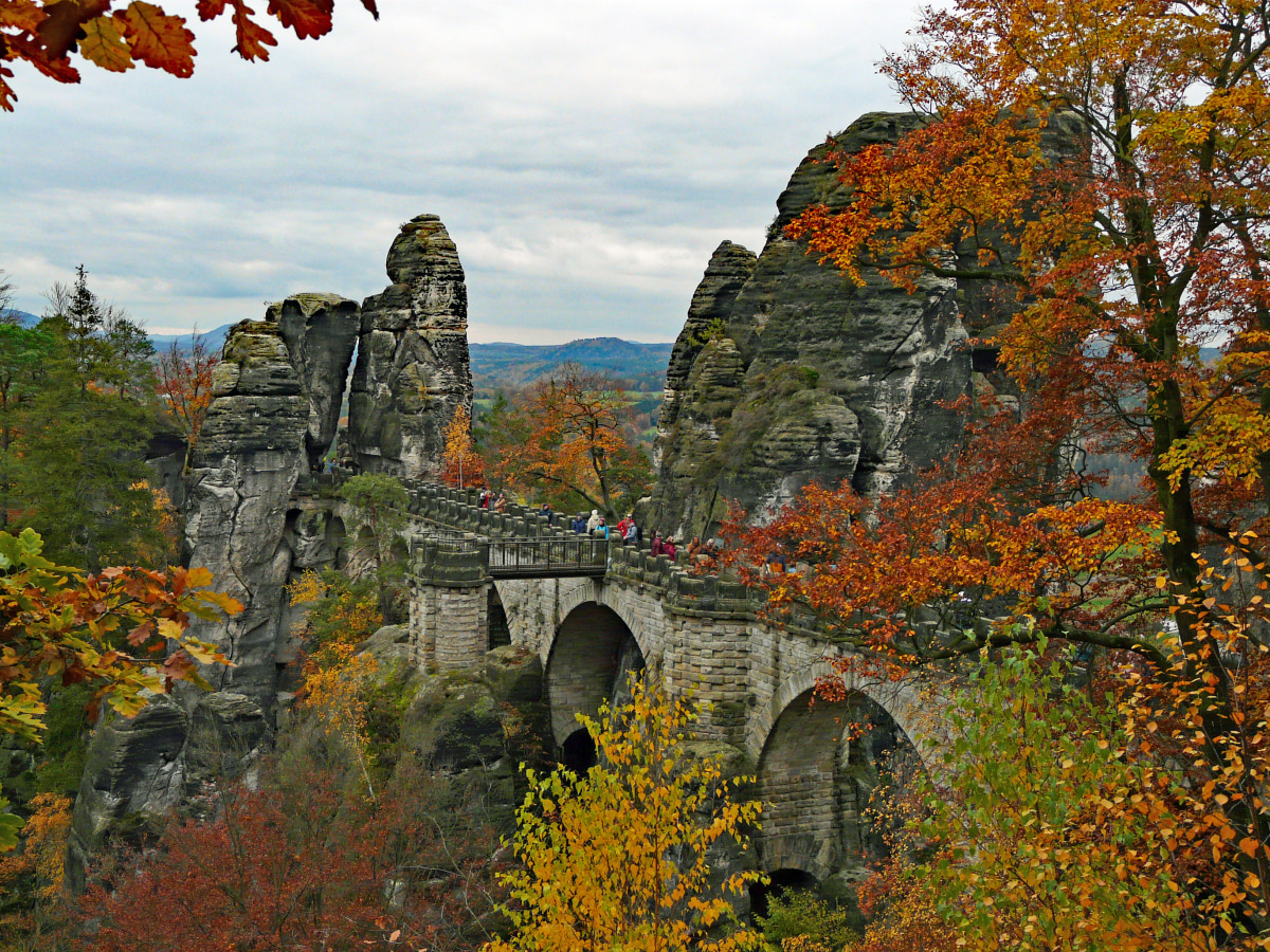 Basteibrücke in herbstlichem Gewand