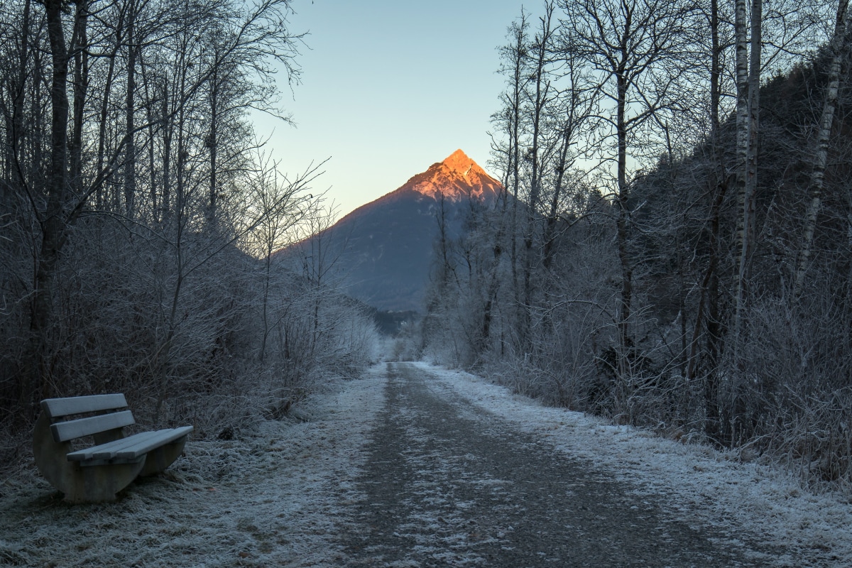 Vom kalten Tal zur warmen Bergspitze