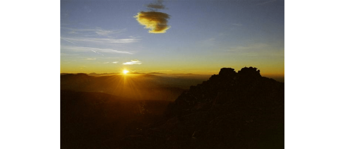 Sonnenuntergang in den Bergen Spaniens