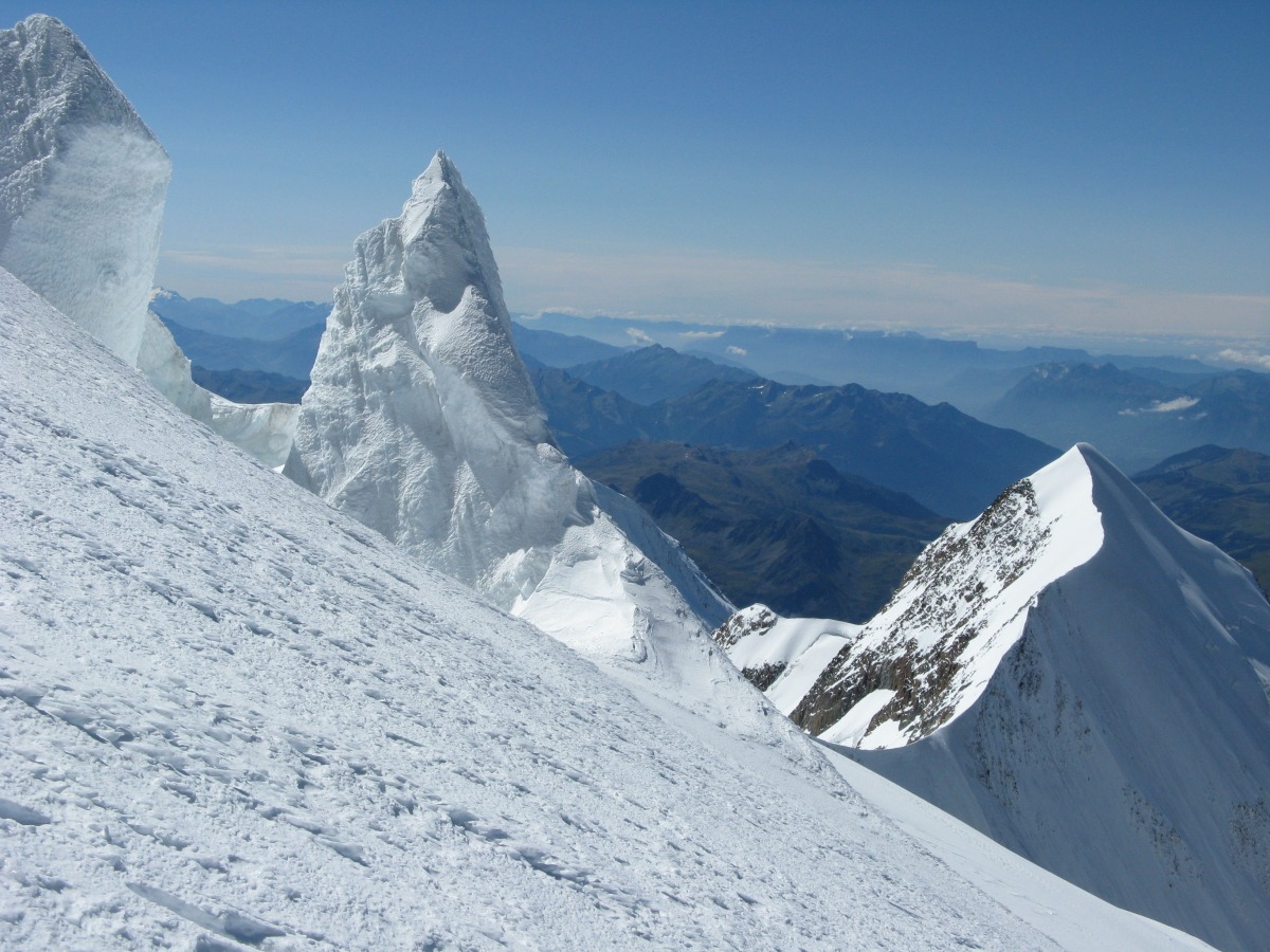 Steile Gipfel auf dem Gletscher