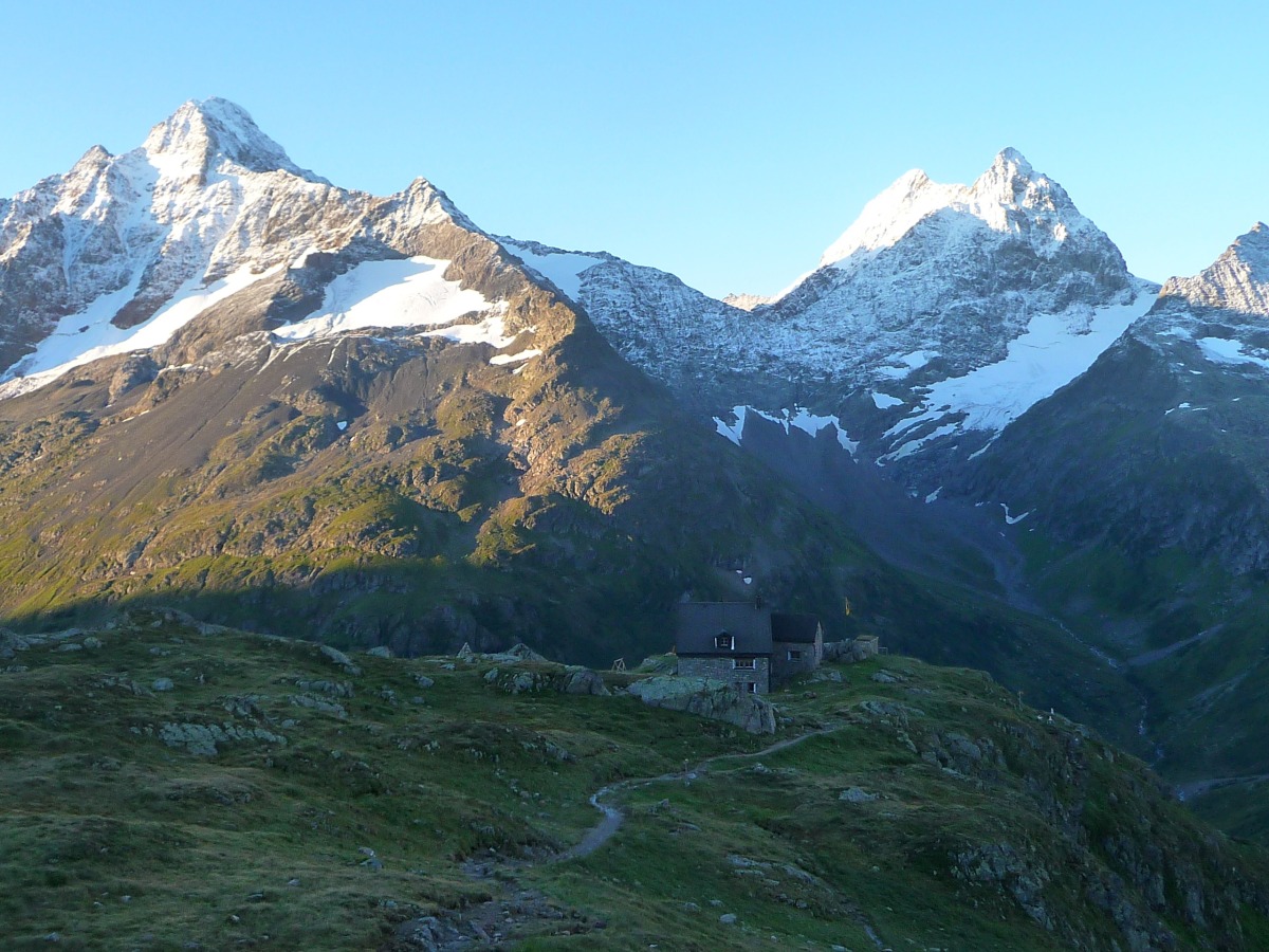 Sustlihütte mit Fleckistock und Sustenhorn