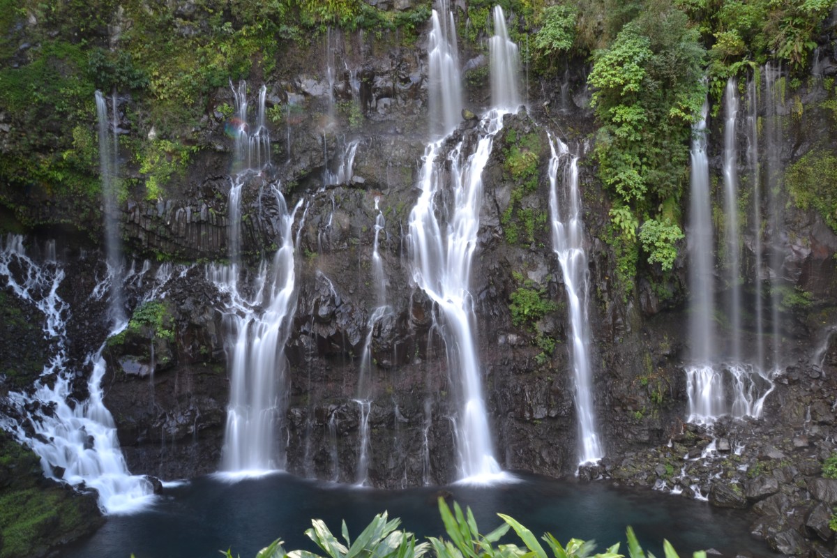 Traumhafte Wasserfälle inmitten tropischer Landschaft