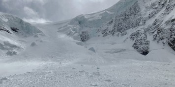 Bernina: Deutscher Skitourengeher stirbt in Lawine
